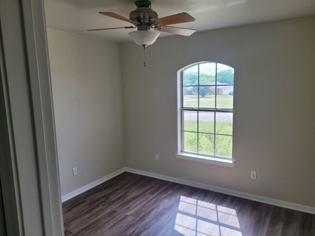 Foto del edificio - 711 Jorgette Dr