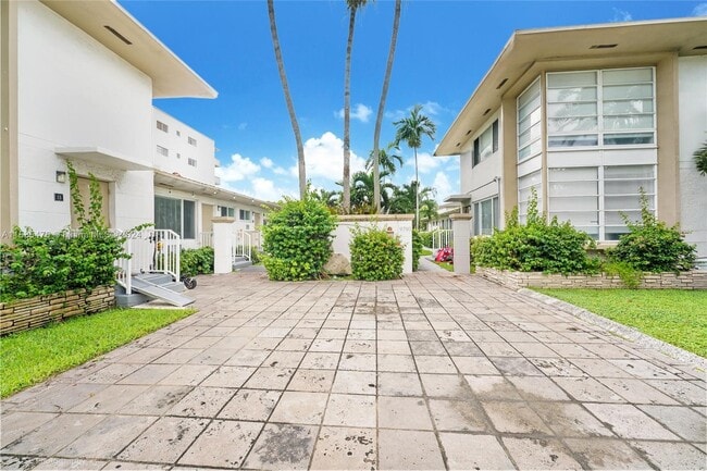 Building Photo - 9850 E Bay Harbor Dr