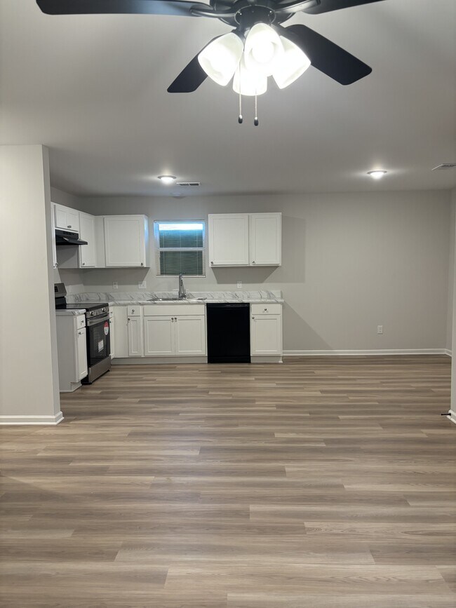 Building Photo - 3281 Madewell St