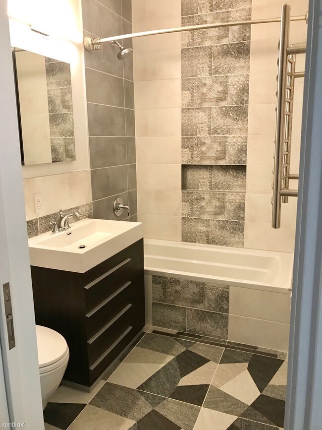 Foto del edificio - 7945 69th Rd