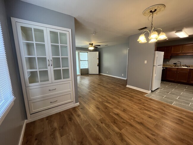 Foto del edificio - 2452 Ridge Rd
