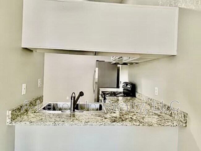 Foto del edificio - 401 E Thoroughbred St