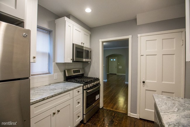 Building Photo - 2 br, 1 bath 4plex - 1054 Northwest Blvd