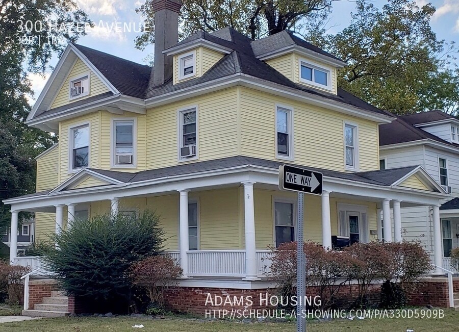 Primary Photo - Cool Duplex 1/2 Mile from Campus!