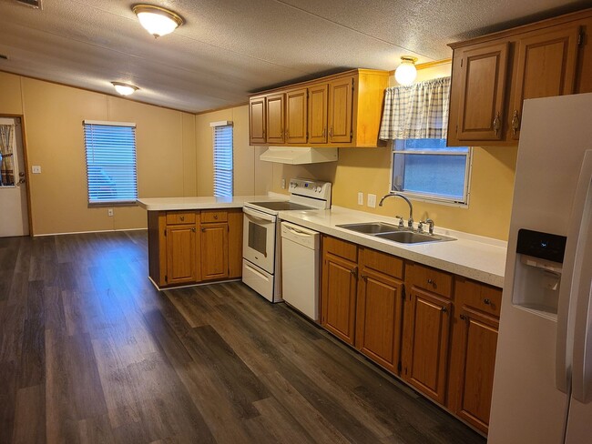 Building Photo - 3/2 on 6 Acres in Archer!