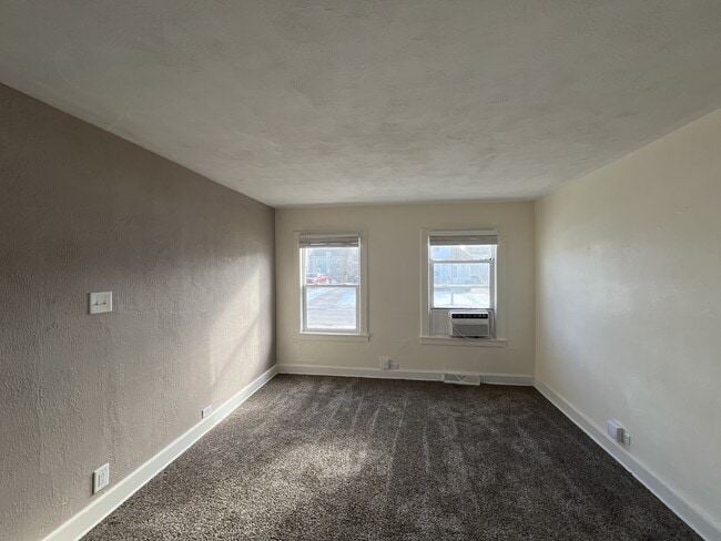 Building Photo - 3404-3406 Victory Ave