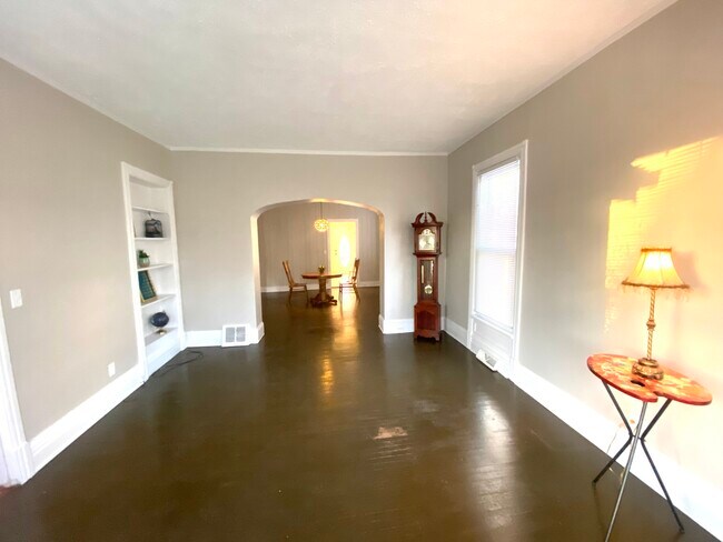 Foto del edificio - 612 E Chestnut St