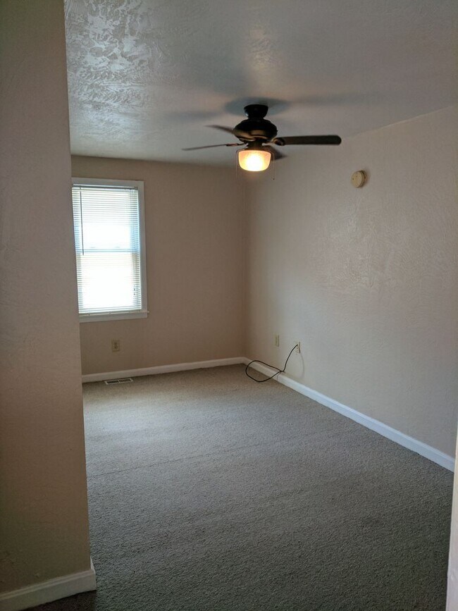 Foto del edificio - Renovated 4 bedroom House on the South Side Flats!!