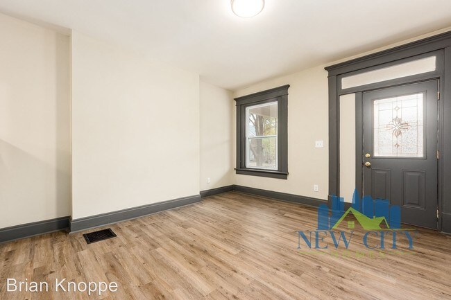 Foto del edificio - 382-384 Chittenden Ave