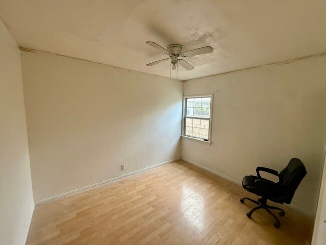 Photo - 707 N Baker St House