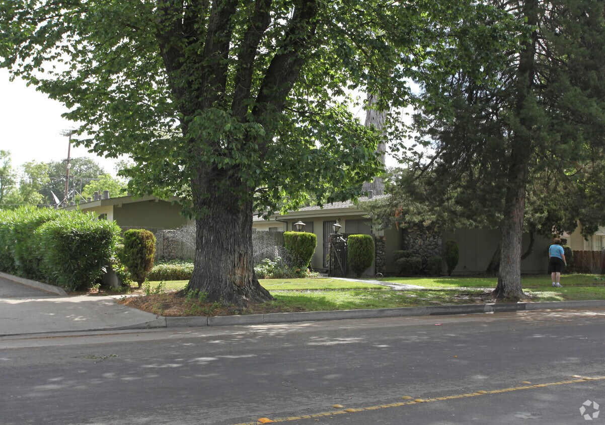 Building Photo - 618 17th St