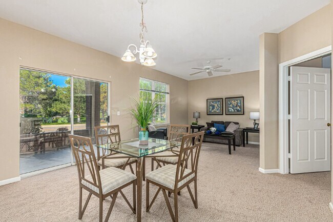 Foto del edificio - Exquisite 2-bedroom, 2-bathroom condo inParker