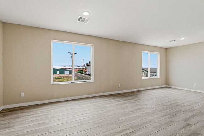 Foto del edificio - 2-bedroom, 1-bath brand new apartment in 79924