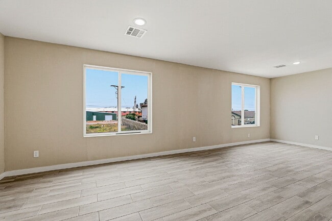 Building Photo - 2-bedroom, 1-bath brand new apartment in 79924