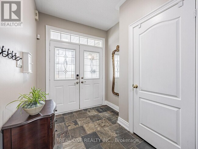 Building Photo - 51 Hanson Crescent