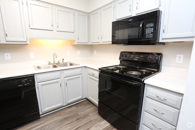 2BR, 2BA - 1,160 SF - Kitchen - Carrington Place