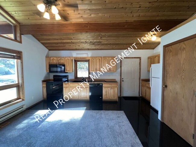 Building Photo - 1782 SW Forest Ridge Ave