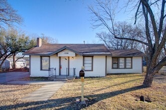 Building Photo - 1308 Joslin St