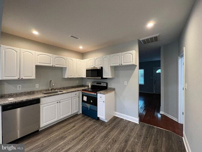 Building Photo - 7103 Fresno St