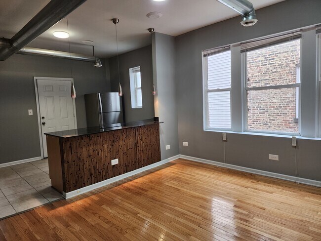 Foto del edificio - 1530 E 65th Pl