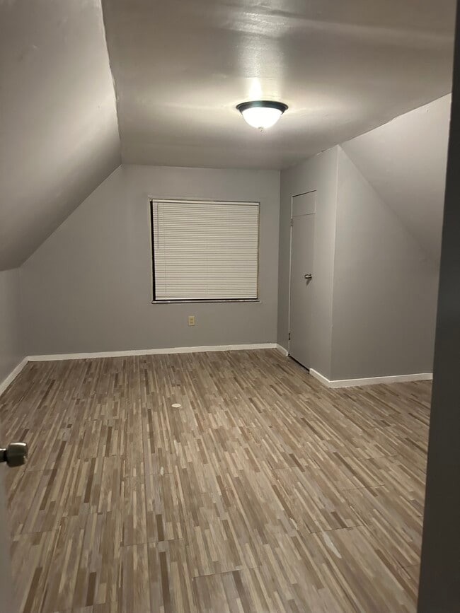 Building Photo - 28 Mayflower St
