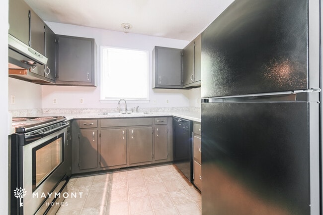 Building Photo - 121 Grange Dr