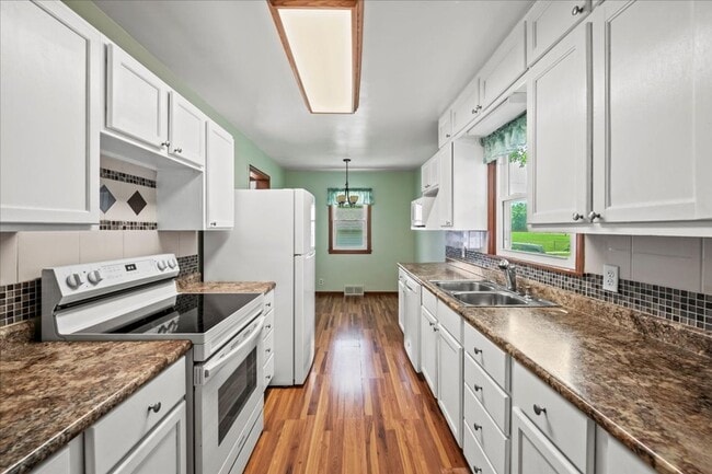 Building Photo - 401 N 13th Ave