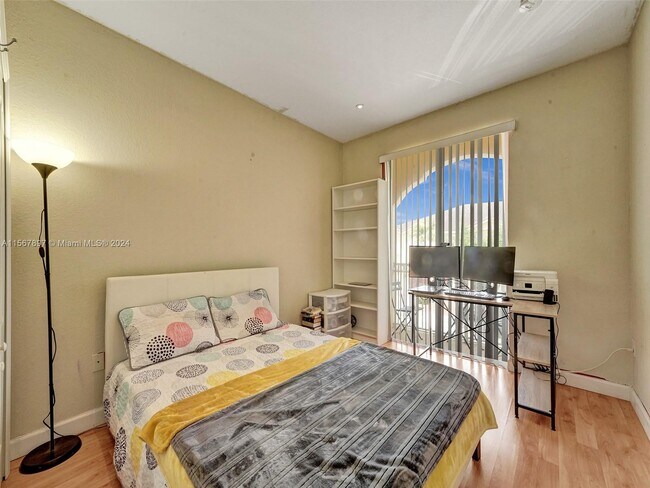 Foto del edificio - 14970 SW 9th Terrace
