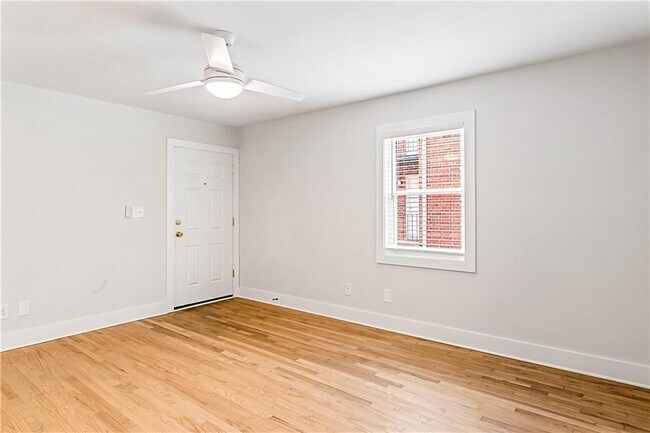 Building Photo - 425 Holderness St SW