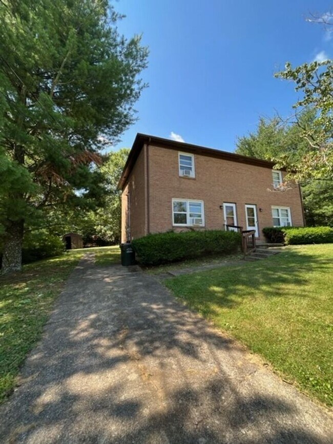 Building Photo - 314 Walters Ln