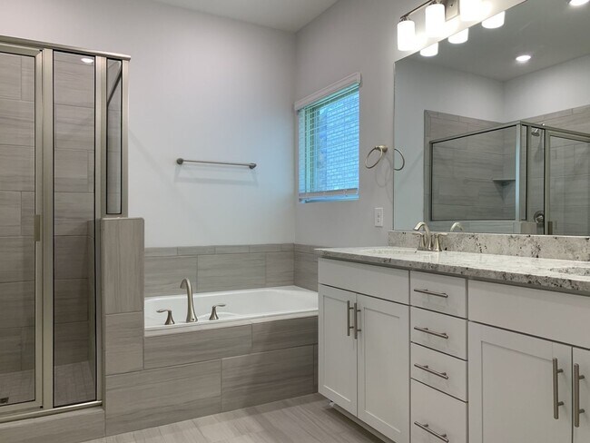 Foto del edificio - Coming Soon! Available 8/10/26 Stunning 4 bed, 2.5 bath residence in the highly sought-after Foxl...