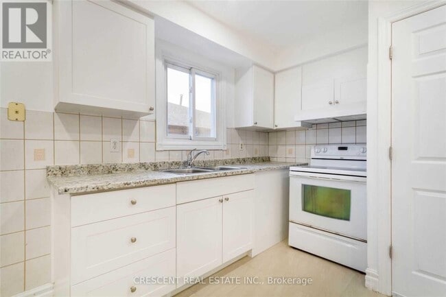 Building Photo - 4036 Dunmow Crescent