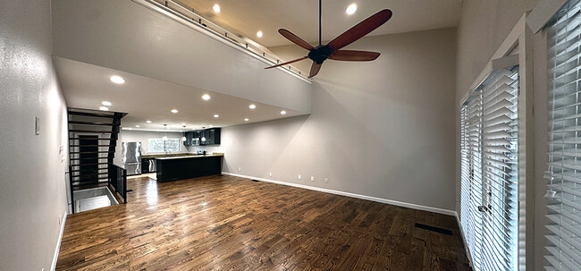 Gorgeous ceiling fan - 8710 Park Ln