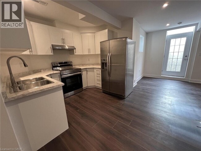 Building Photo - 147 Bocelli Crescent