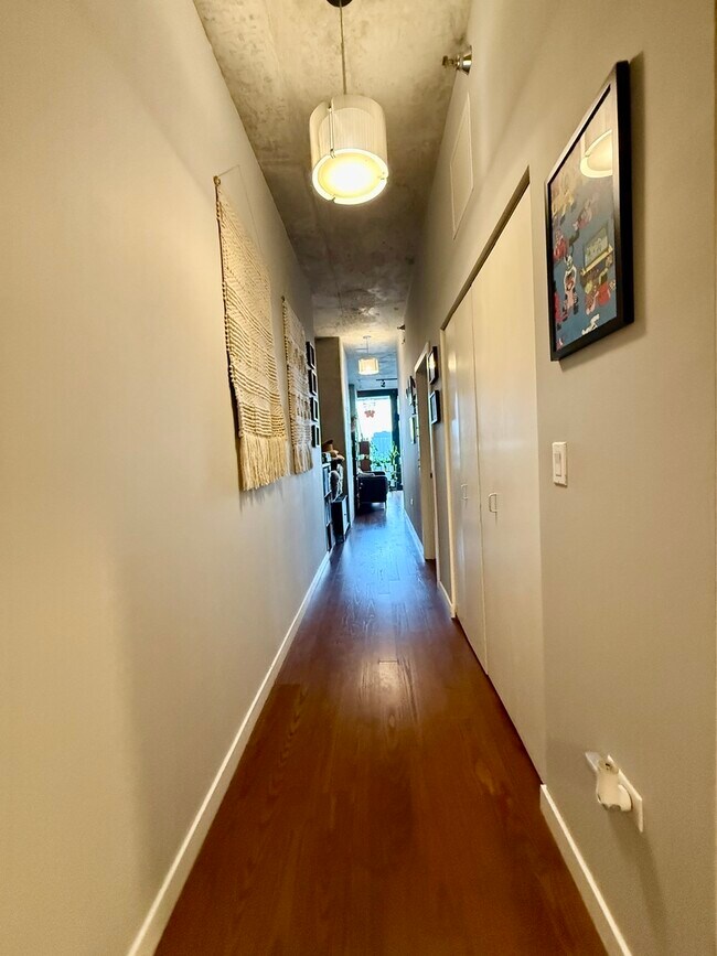 Foto del edificio - 235 W Van Buren St