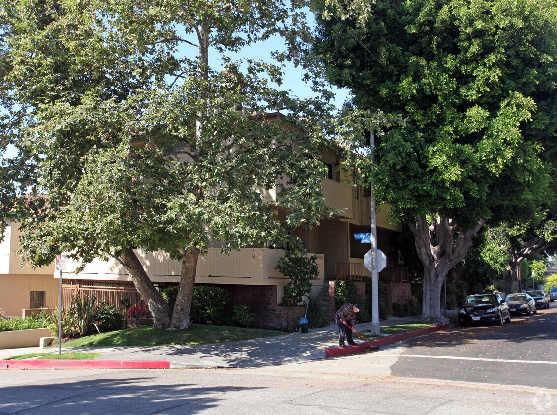 Building Photo - 11662 Rochester Ave