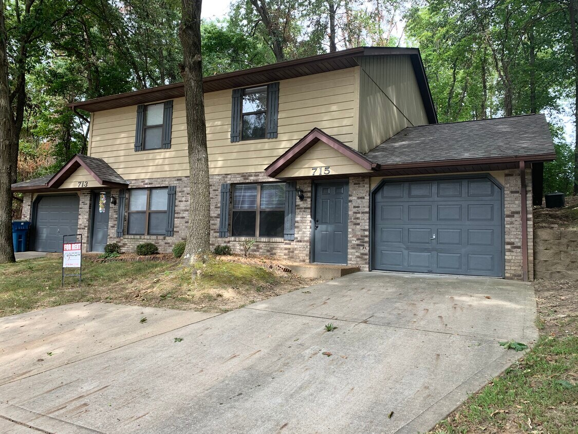 713 Oak Trl, Collinsville, IL 62234 Townhouse for Rent in Collinsville, IL