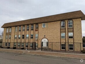 Building Photo - 1600 Clinton St