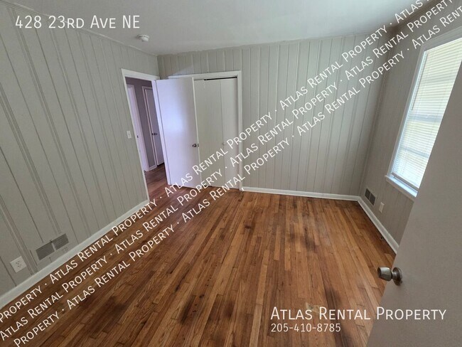 Building Photo - 428 23rd Ave NE