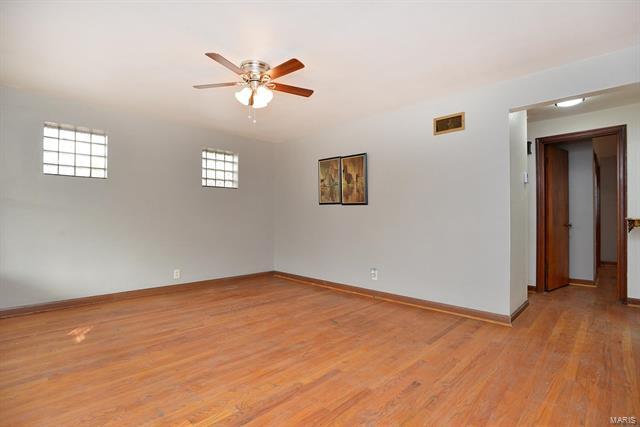 Building Photo - 904 Pardella Ave