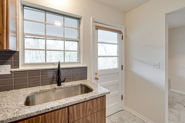 Building Photo - 2845 Dayton Blvd