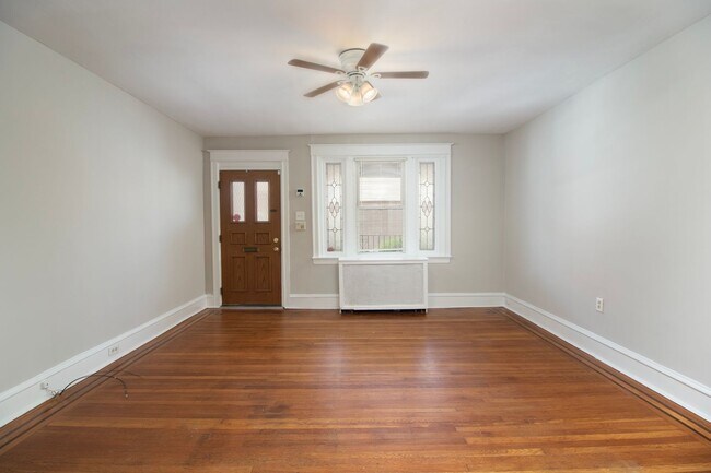 Foto del edificio - ? ? ? UPDATED 3 BEDROOMS & 1.5 BATH HOME L...