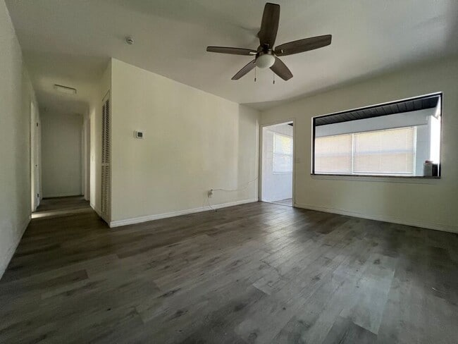 Foto del edificio - 626 W Crawford St