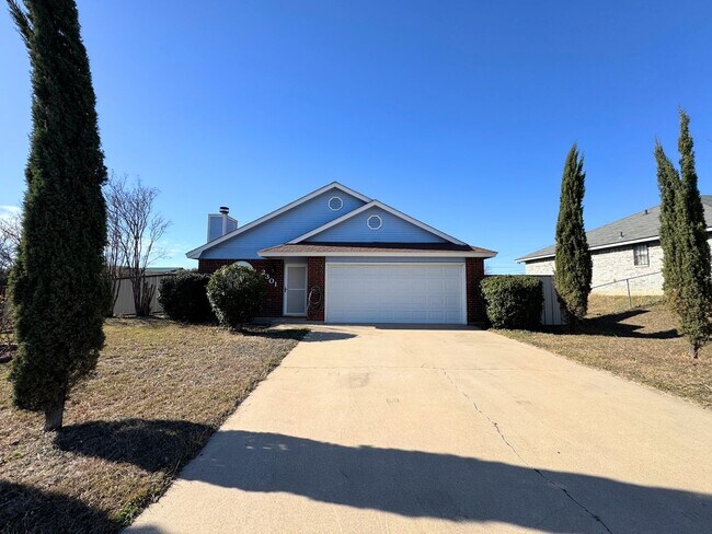 Foto del edificio - 2301 Dickens Dr