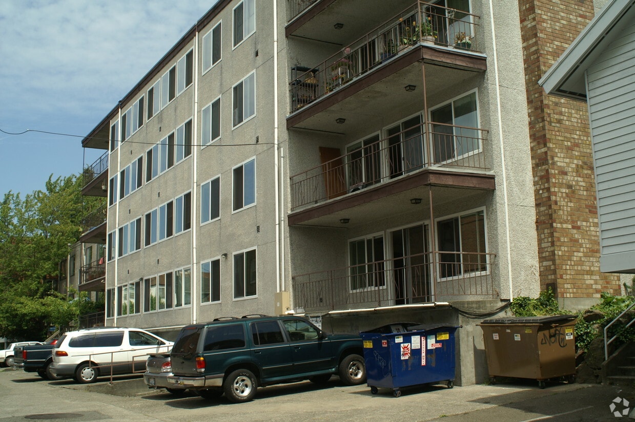 Primary Photo - Iro Apartments