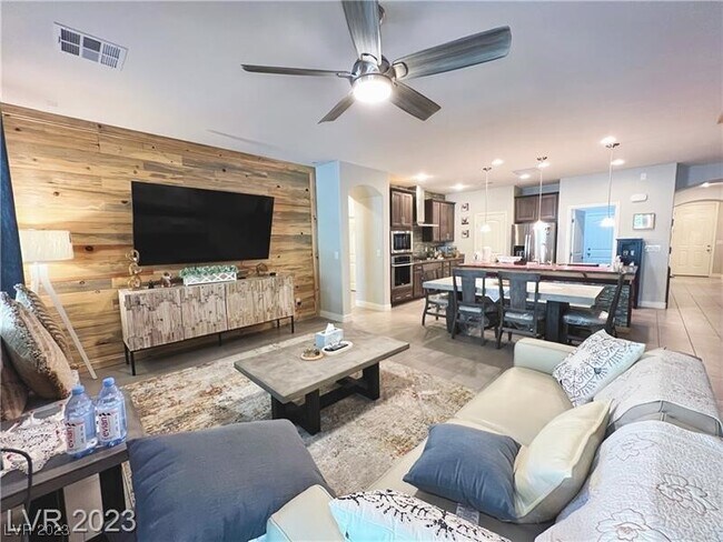 Building Photo - 6297 Starflare St