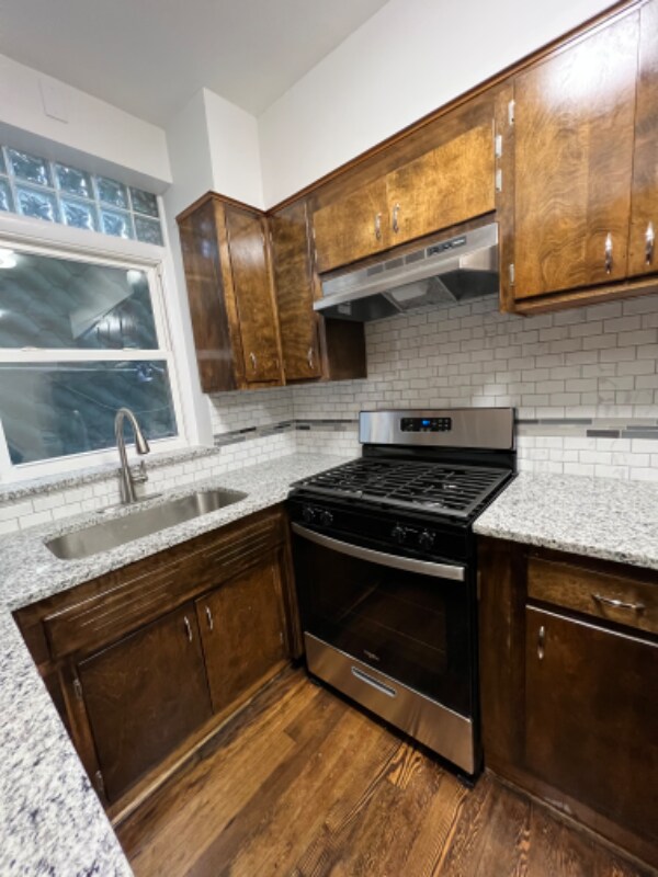 Building Photo - 2323 S Leavitt St