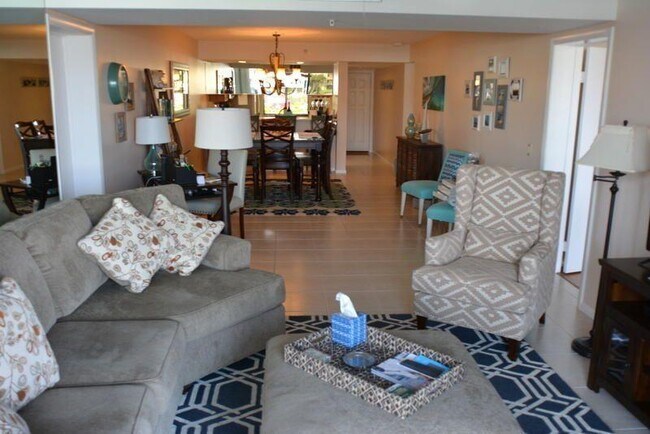 Building Photo - 2401 Marina Isle Way