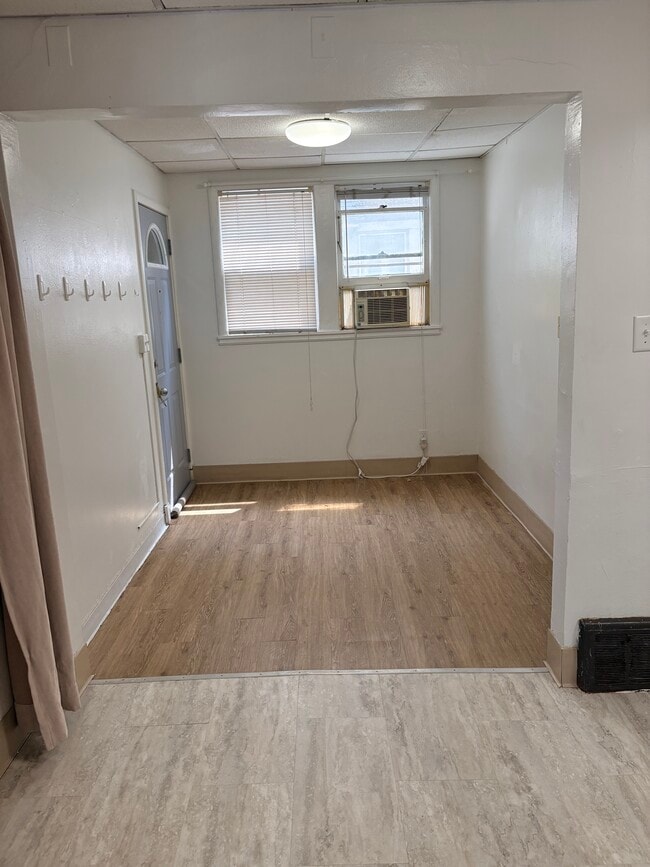 Entryway - Unger Apartments - 5-10 Minute Walk to UofM!