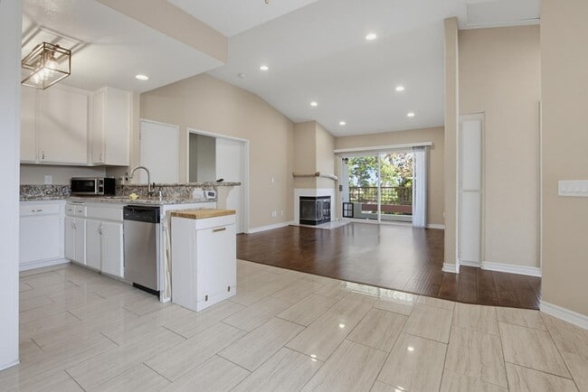 Building Photo - 500 Lands End Way